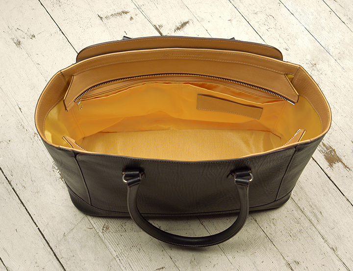 17'-City-Tote-HC-Black-w_-Natural-+yellow-lining-TOP-DOWN-OPEN