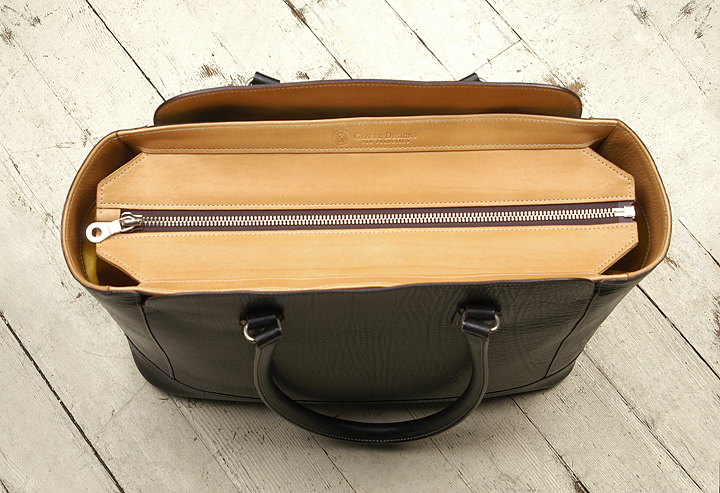 17'-City-Tote-HC-Black-w_-Natural-+yellow-lining-TOP-DOWN